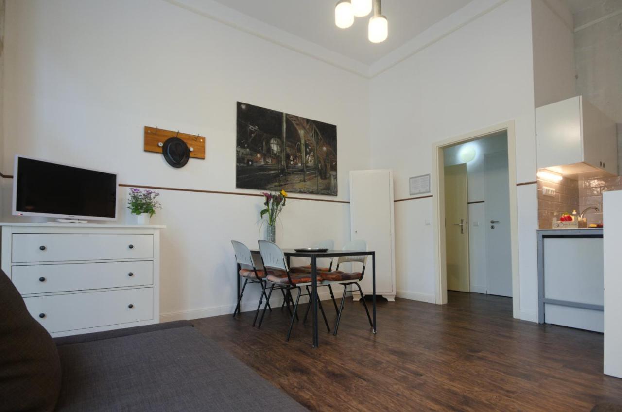 Altbauwohnung Mit 3 Baedern Berlin Eksteriør billede